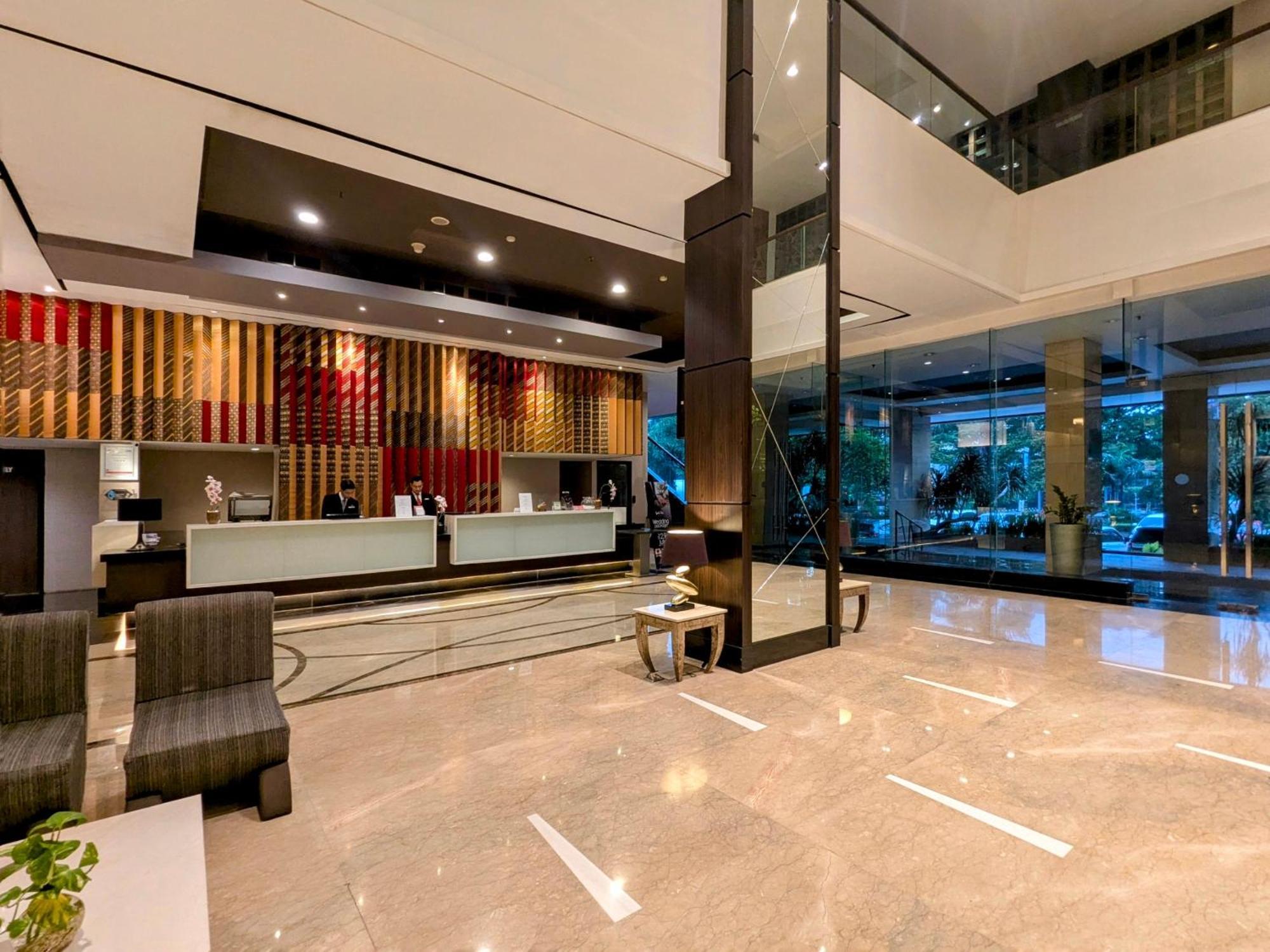 Grand Zuri Cikarang Jababeka Hotel Exterior photo