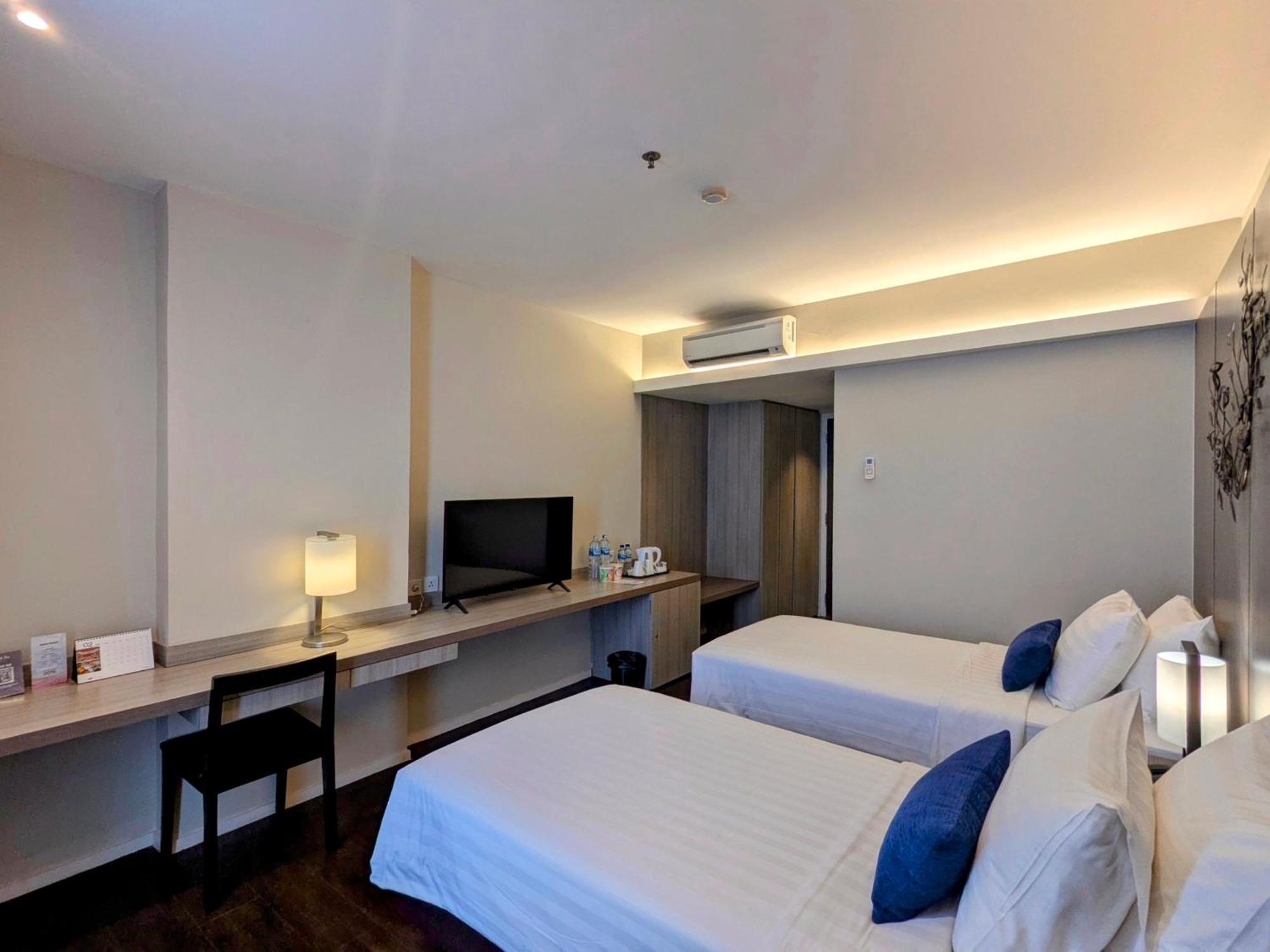 Grand Zuri Cikarang Jababeka Hotel Exterior photo