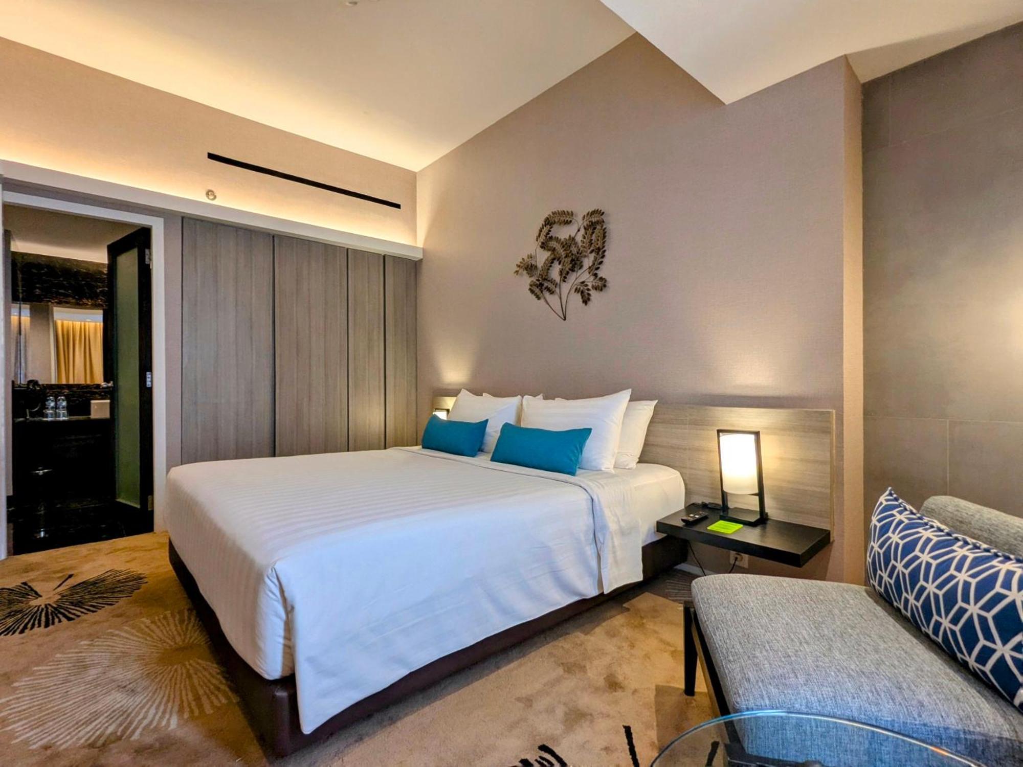Grand Zuri Cikarang Jababeka Hotel Exterior photo