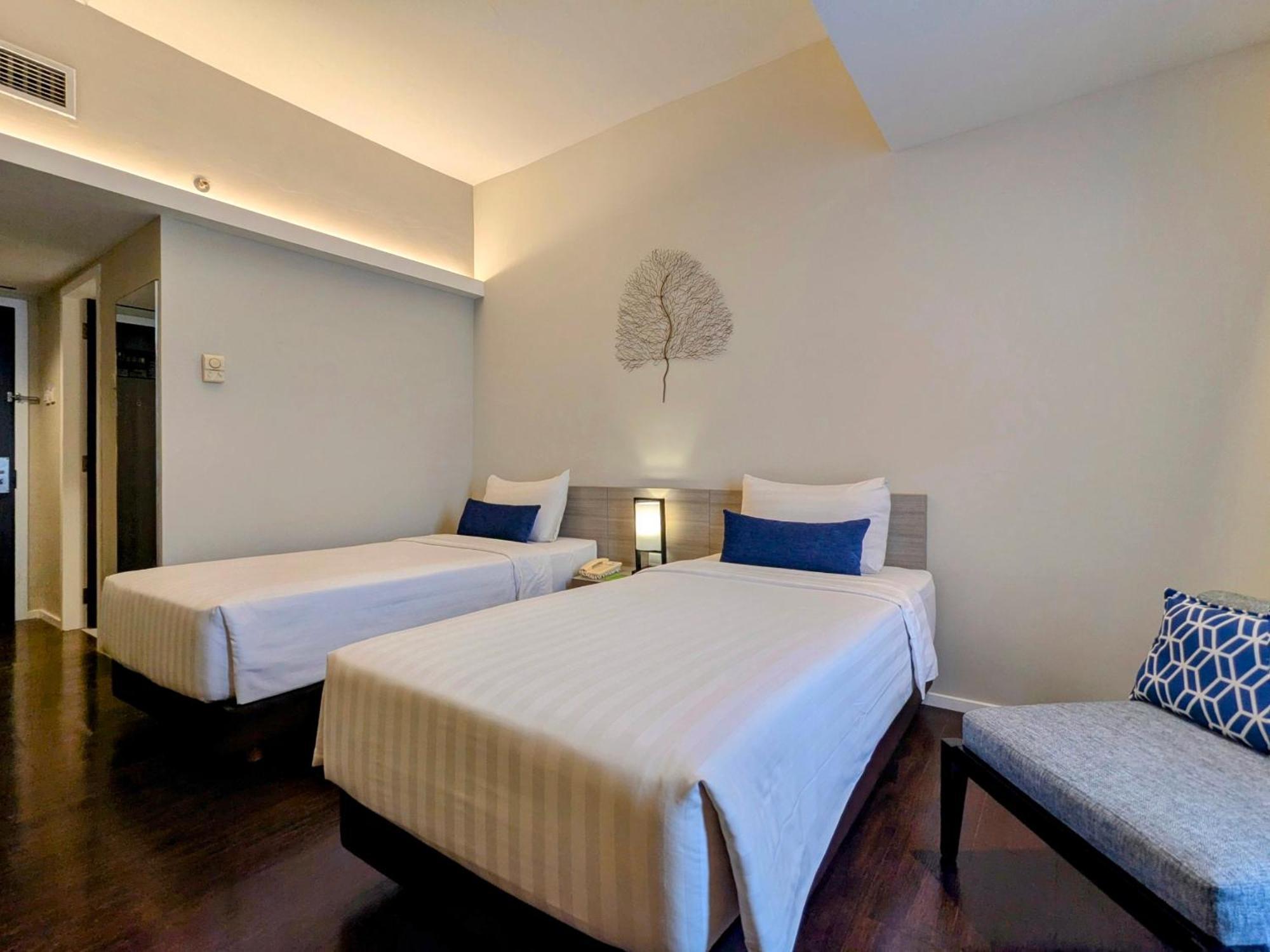Grand Zuri Cikarang Jababeka Hotel Exterior photo